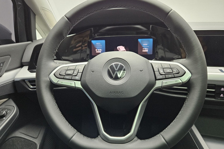 Volkswagen Golf 2022 car image #14