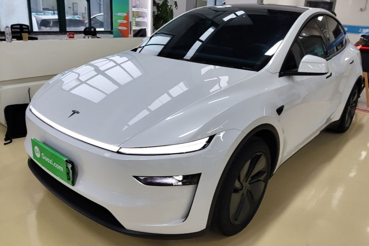 Tesla Model Y 2025 #2 Tesla Model Y 2025 car image #2