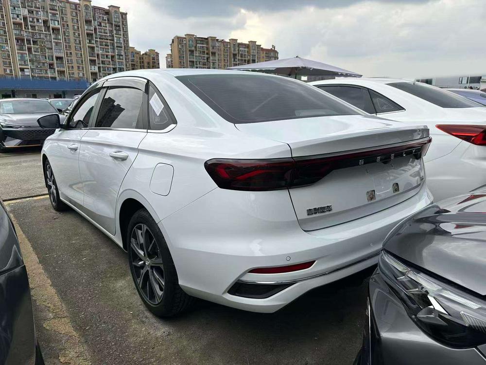 GEELY Emgrand 2023 imagem de carro #4