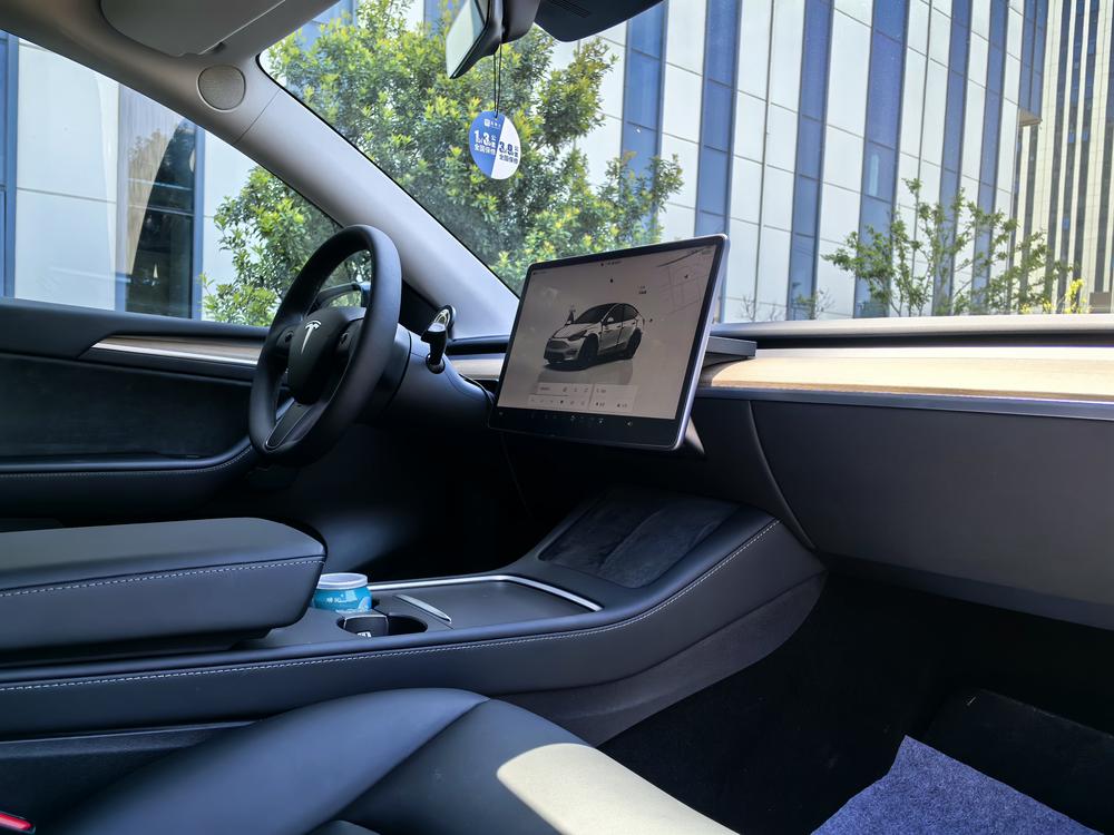 Tesla Model Y 2021 #14 Tesla Model Y 2021 car image #14