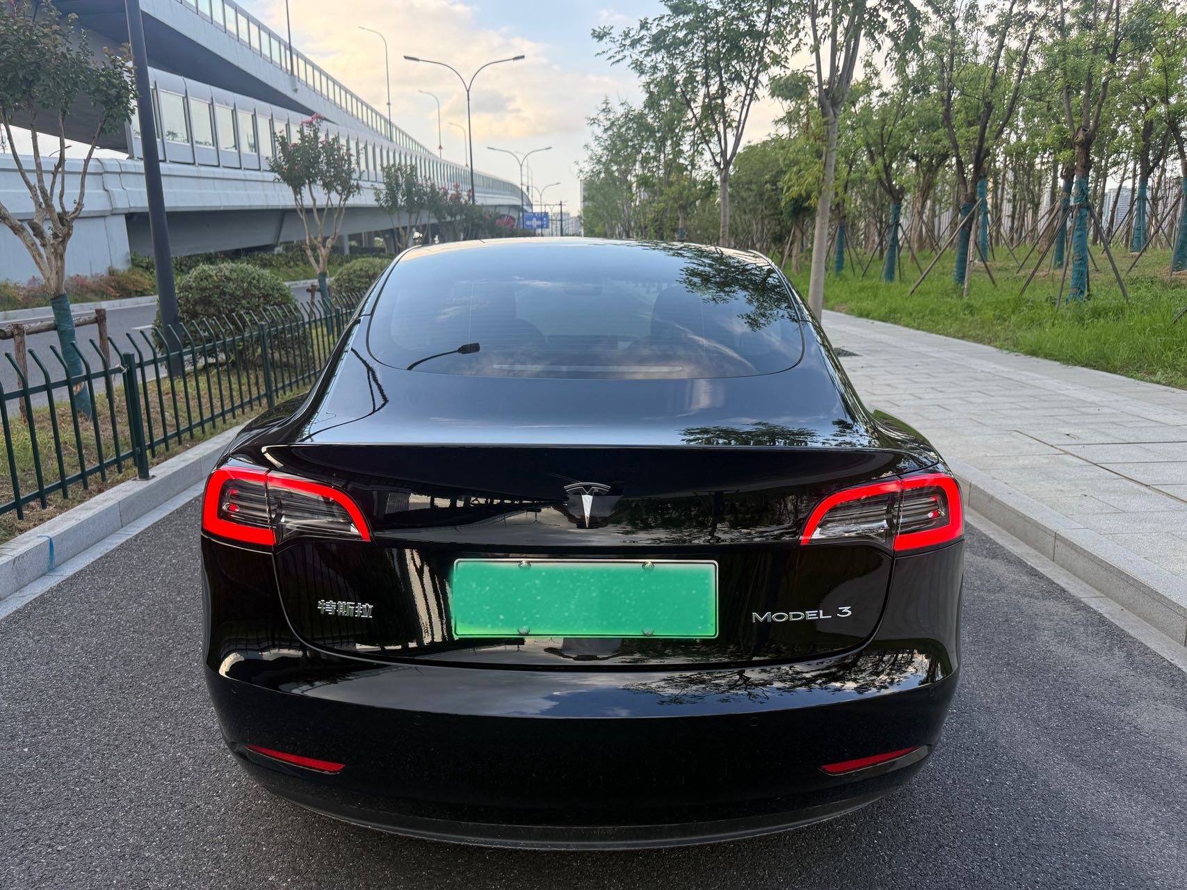 Tesla Model 3 2022 car image #3
