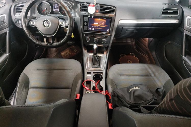Volkswagen Golf 2019 car image #10