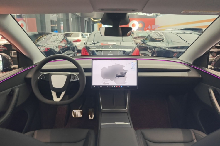 Tesla Model Y 2025 #10 Tesla Model Y 2025 car image #10