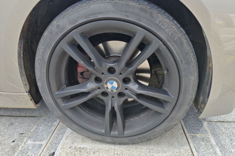 BMW 3 Series 2018 car image #9