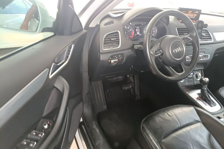 Audi Q3 2016 car image #12