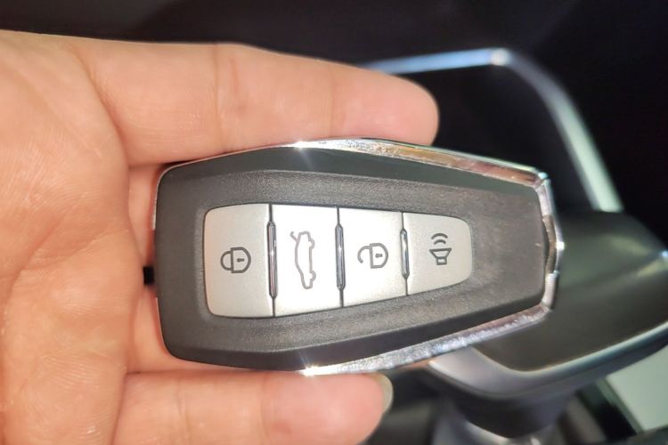 GEELY Emgrand 2021 car image #9