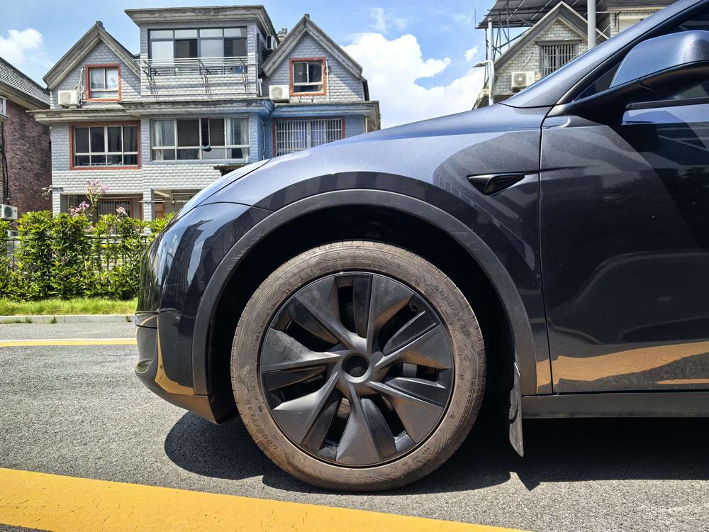 Tesla Model Y 2024 #4 Tesla Model Y 2024 car image #4