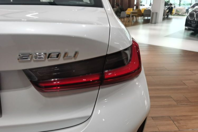 BMW 3 Series 2024 #8 BMW 3 Series 2024 car image #8