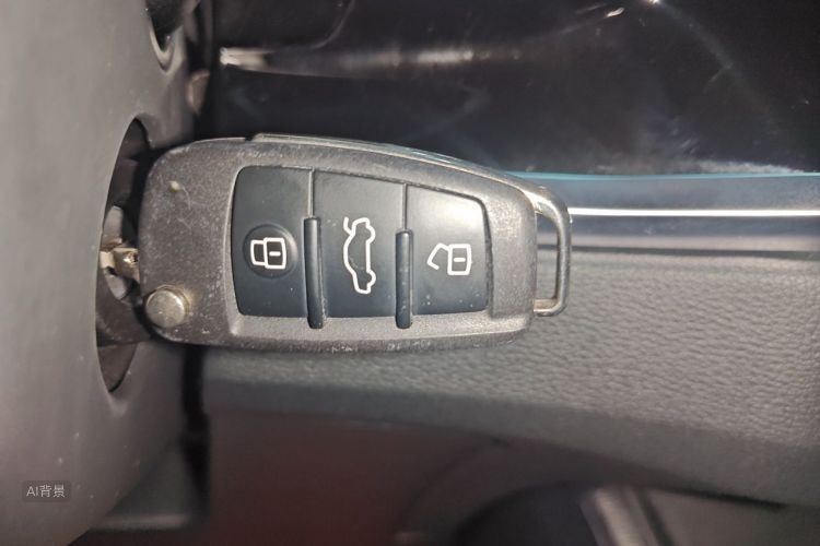 Audi Q3 2024 car image #10