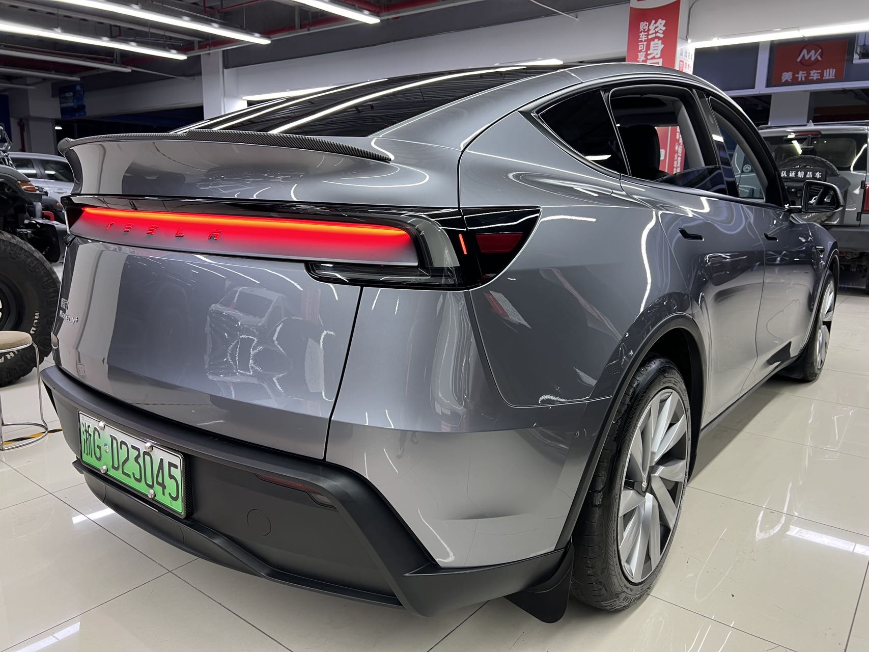 Tesla Model Y 2025 #6 Tesla Model Y 2025 car image #6