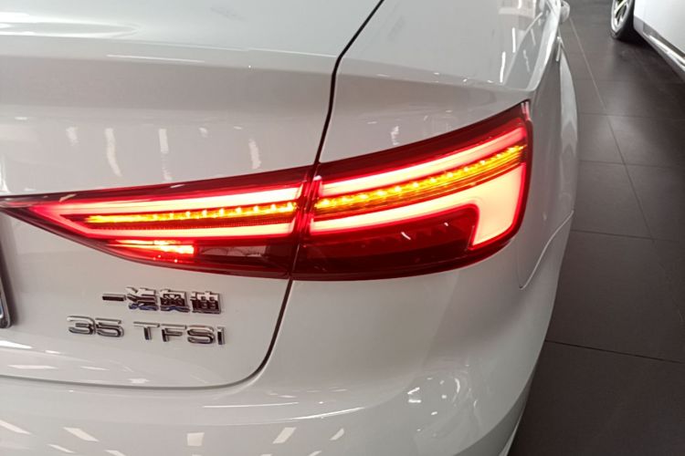 Audi A3 2018 car image #8