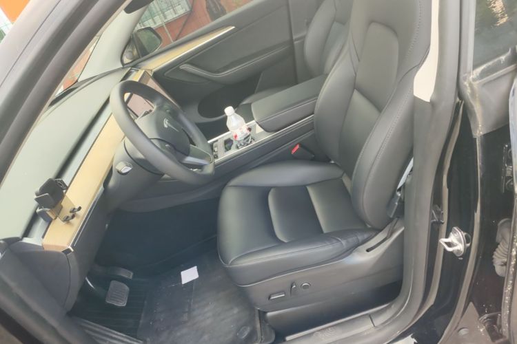Tesla Model Y 2022 car image #19
