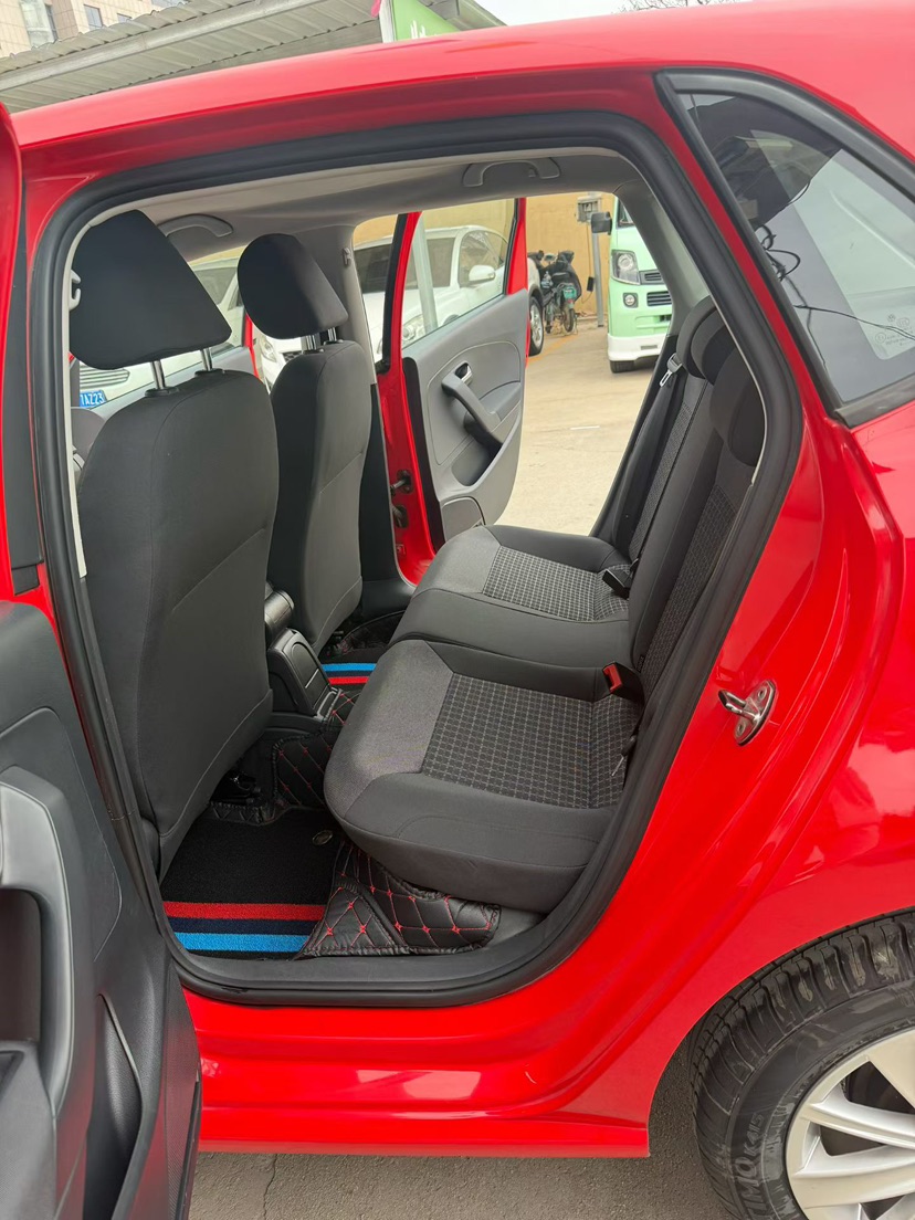 Volkswagen Polo 2016 car image #8