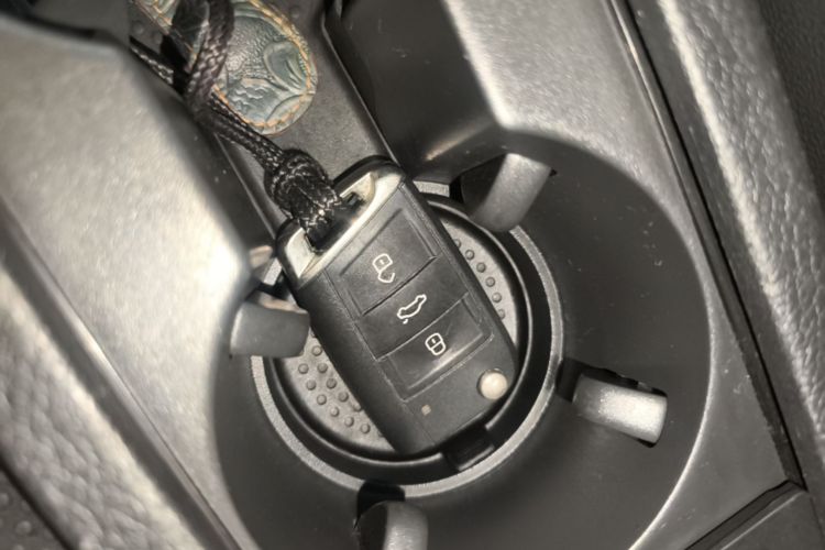 Volkswagen Golf 2020 car image #9
