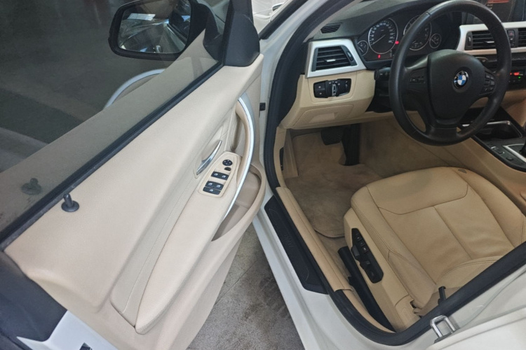 BMW 3 Series 2015 car image #16