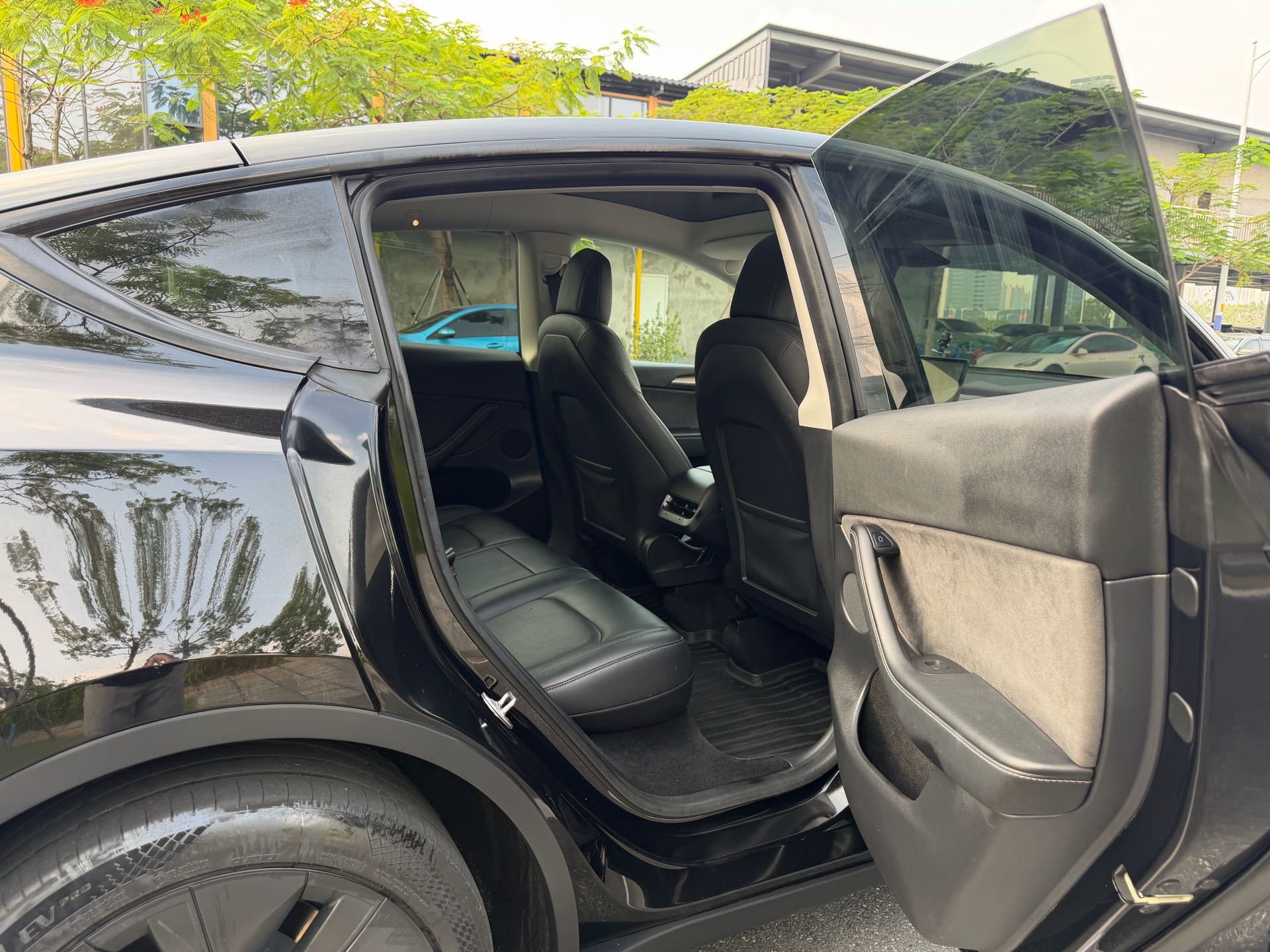 Tesla Model Y 2022 imagen de coche #9