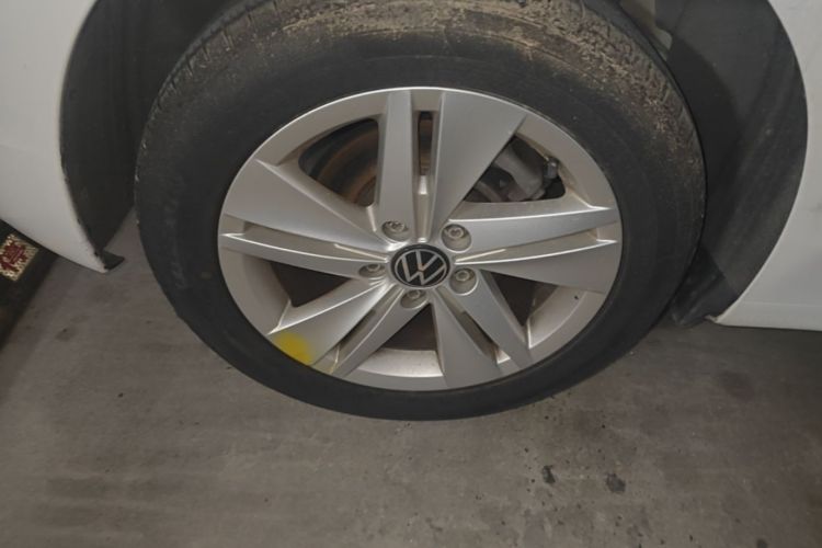 Volkswagen Golf 2023 car image #10