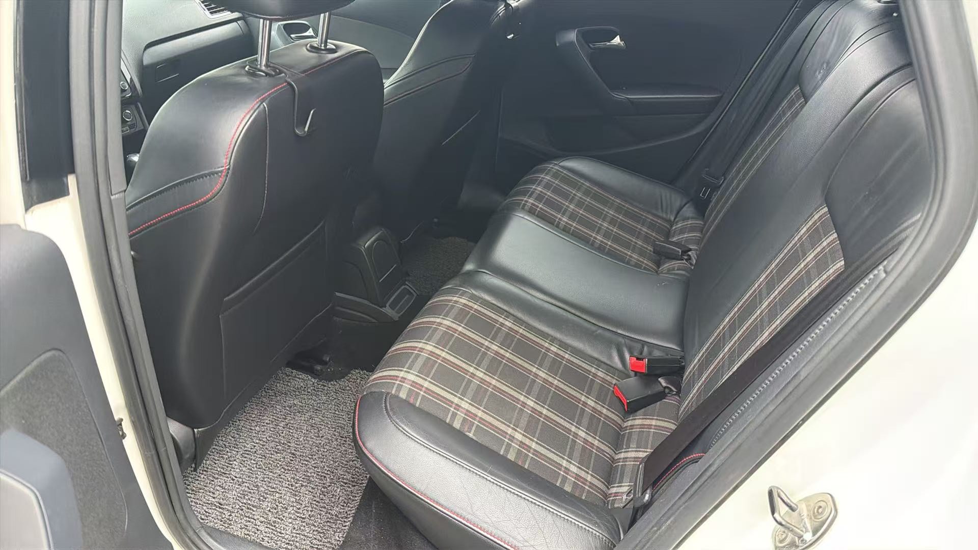 Volkswagen Polo 2013 car image #6
