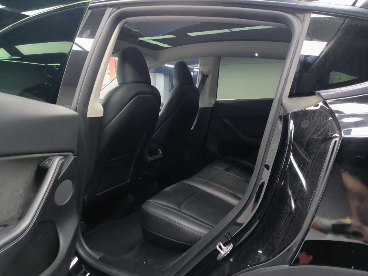 Tesla Model Y 2024 immagine di auto #6
