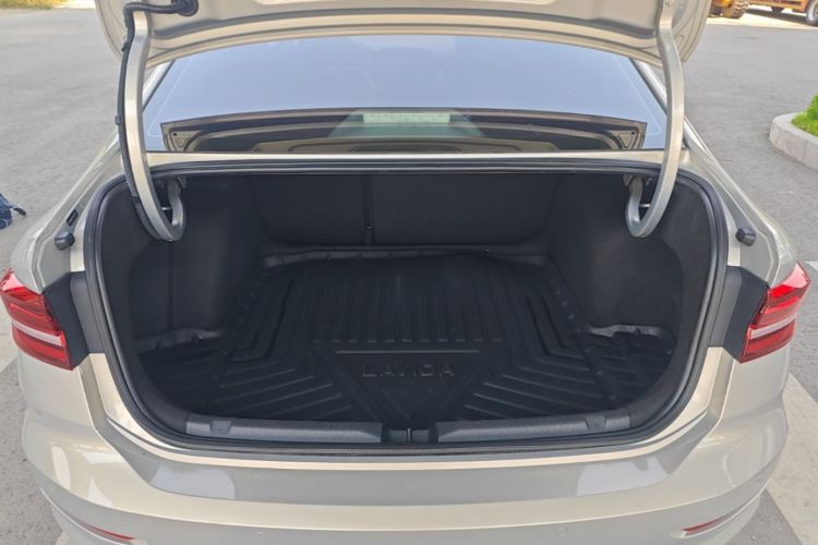 Volkswagen Lavida 2018 car image #19