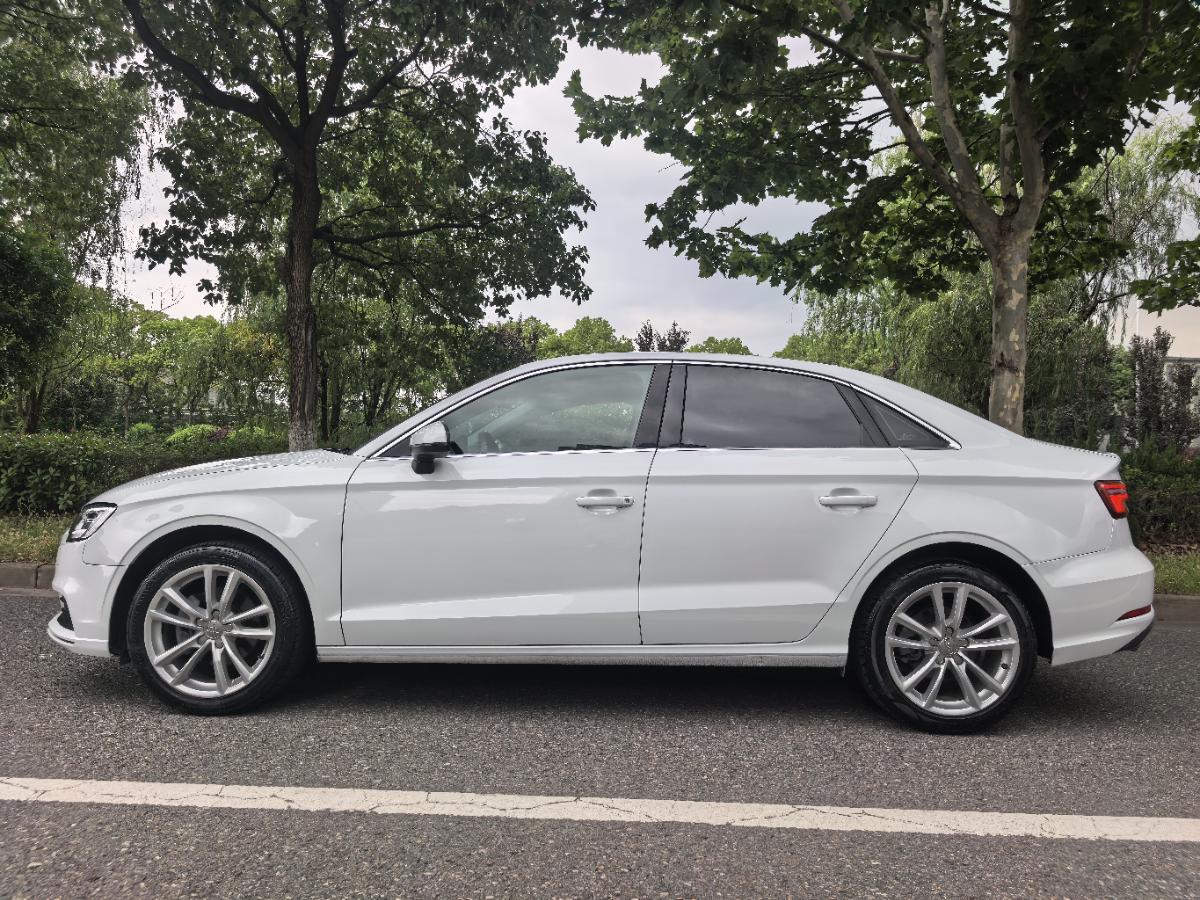 Audi A3 2018 car image #2