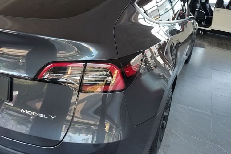 Tesla Model Y 2022 #8 Tesla Model Y 2022 car image #8