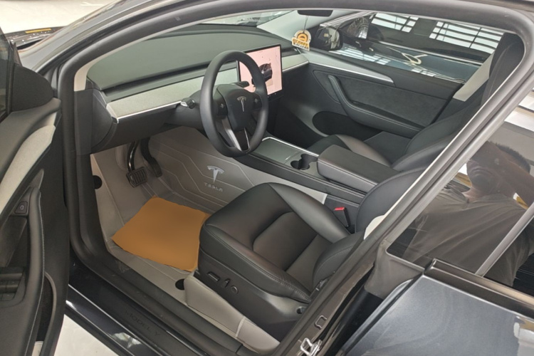 Tesla Model Y 2024 #16 Tesla Model Y 2024 car image #16