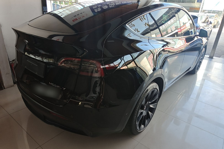 Tesla Model Y 2022 car image #5