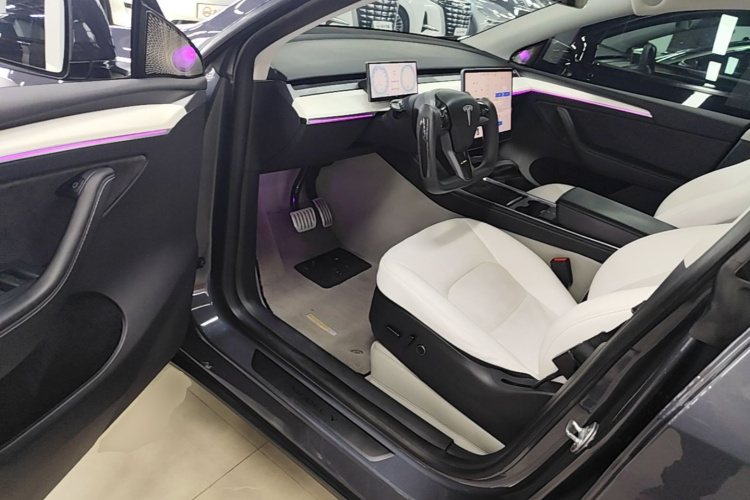 Tesla Model Y 2023 #16 Tesla Model Y 2023 car image #16