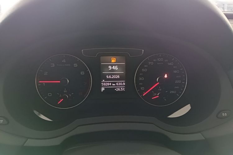 Audi Q3 2018 car image #13