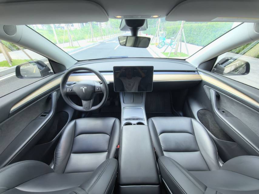 Tesla Model Y 2022 car image #7