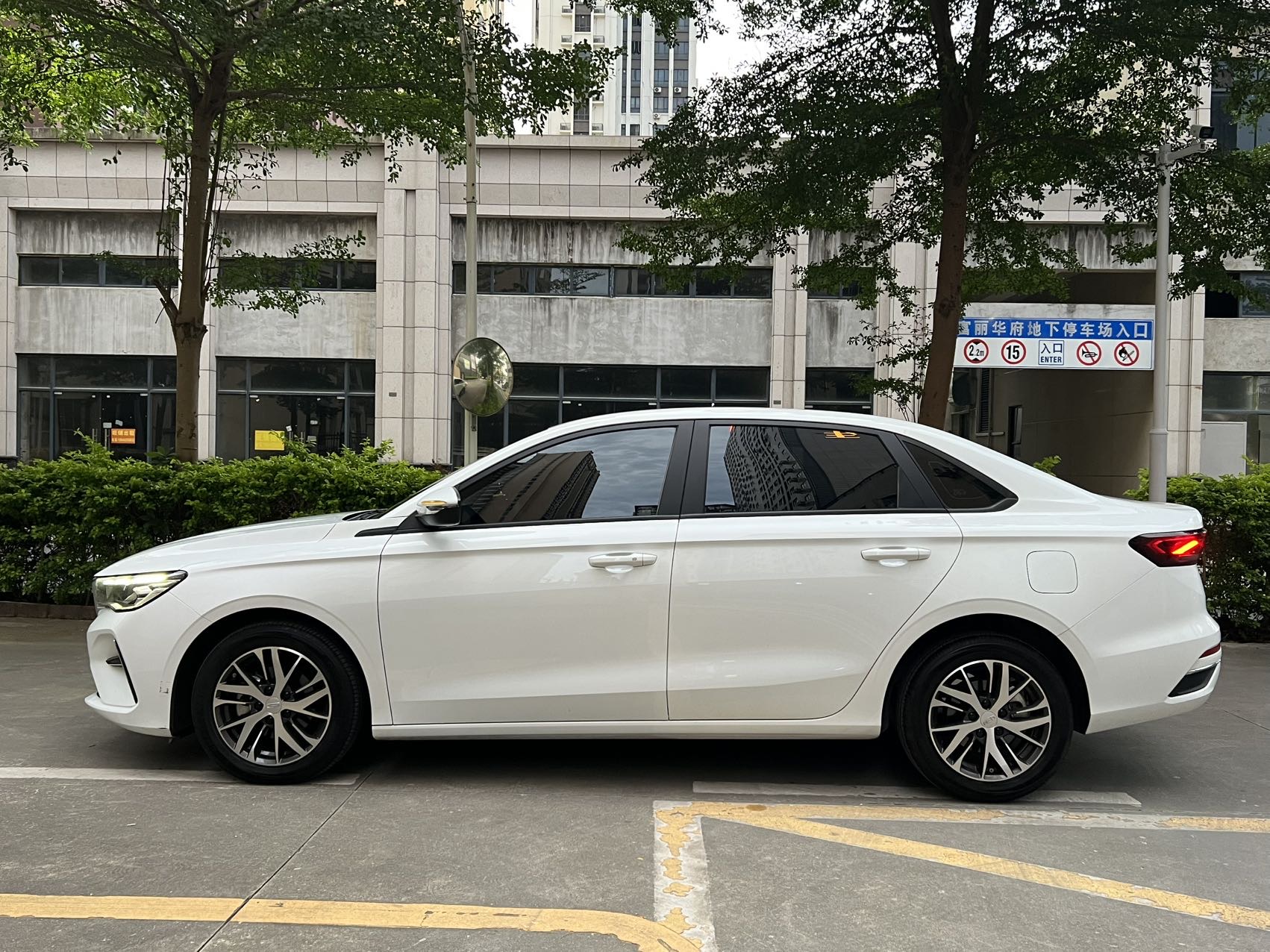 GEELY Emgrand 2024 immagine di auto #2
