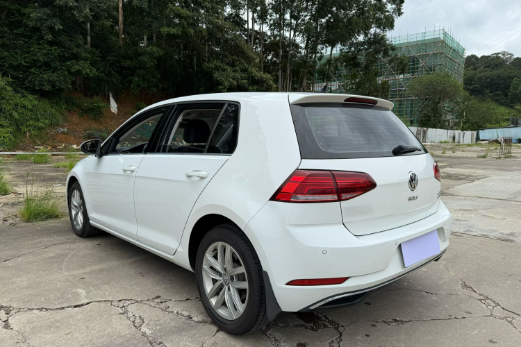 Volkswagen Golf 2019 car image #5