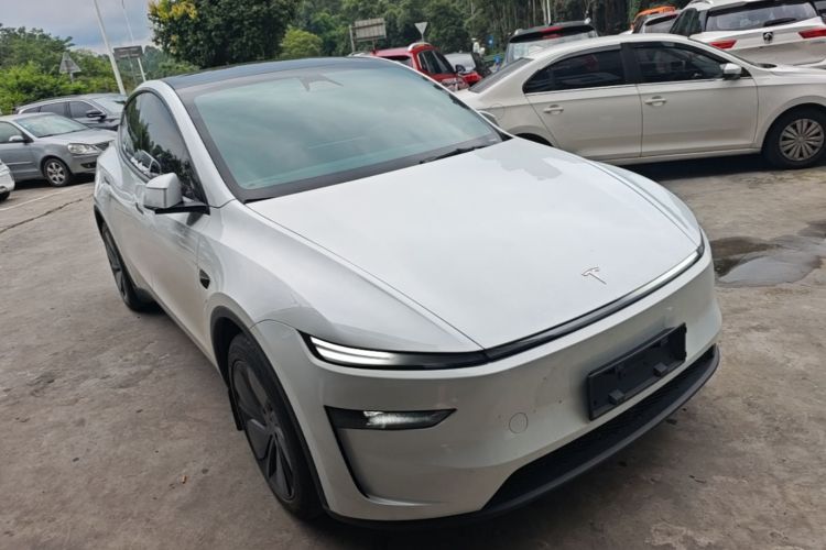 Tesla Model Y 2025 #4 Tesla Model Y 2025 car image #4