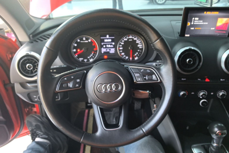 Audi A3 2018 car image #11