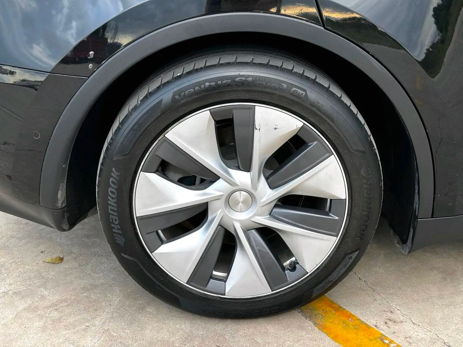 Tesla Model Y 2022 #8 Tesla Model Y 2022 car image #8