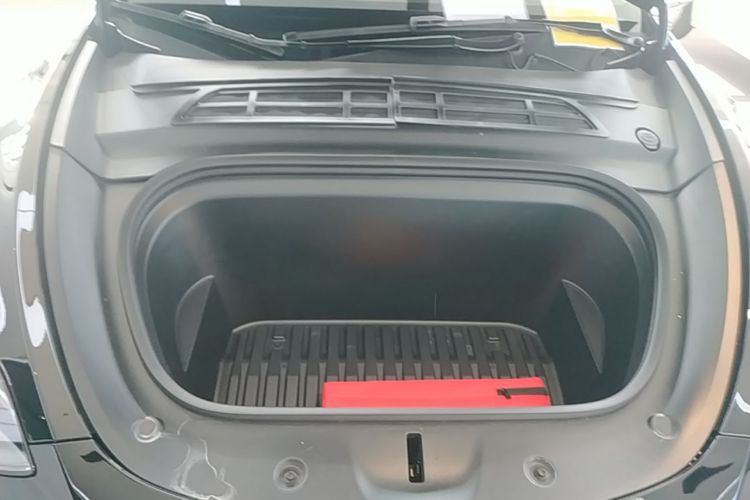 Tesla Model Y 2023 car image #20