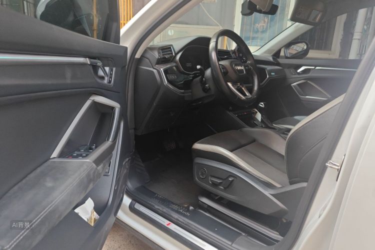 Audi Q3 2020 car image #18