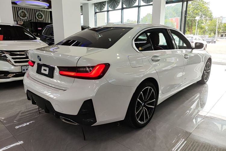 BMW 3 Series 2024 car image #7