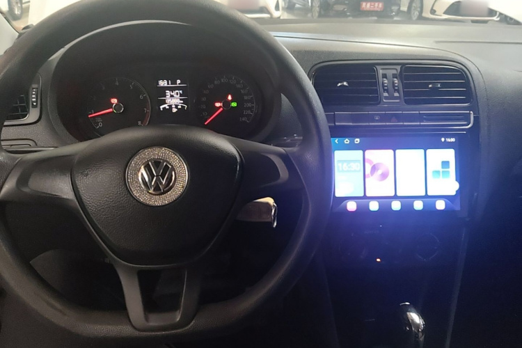Volkswagen Polo 2017 car image #10