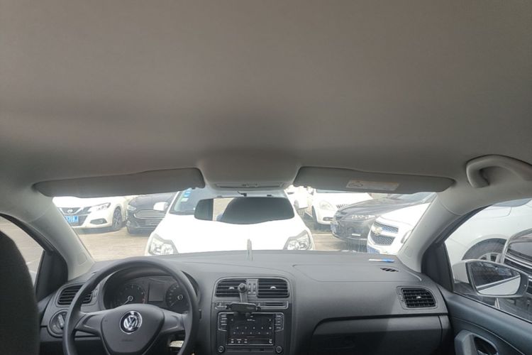 Volkswagen Polo 2018 car image #18