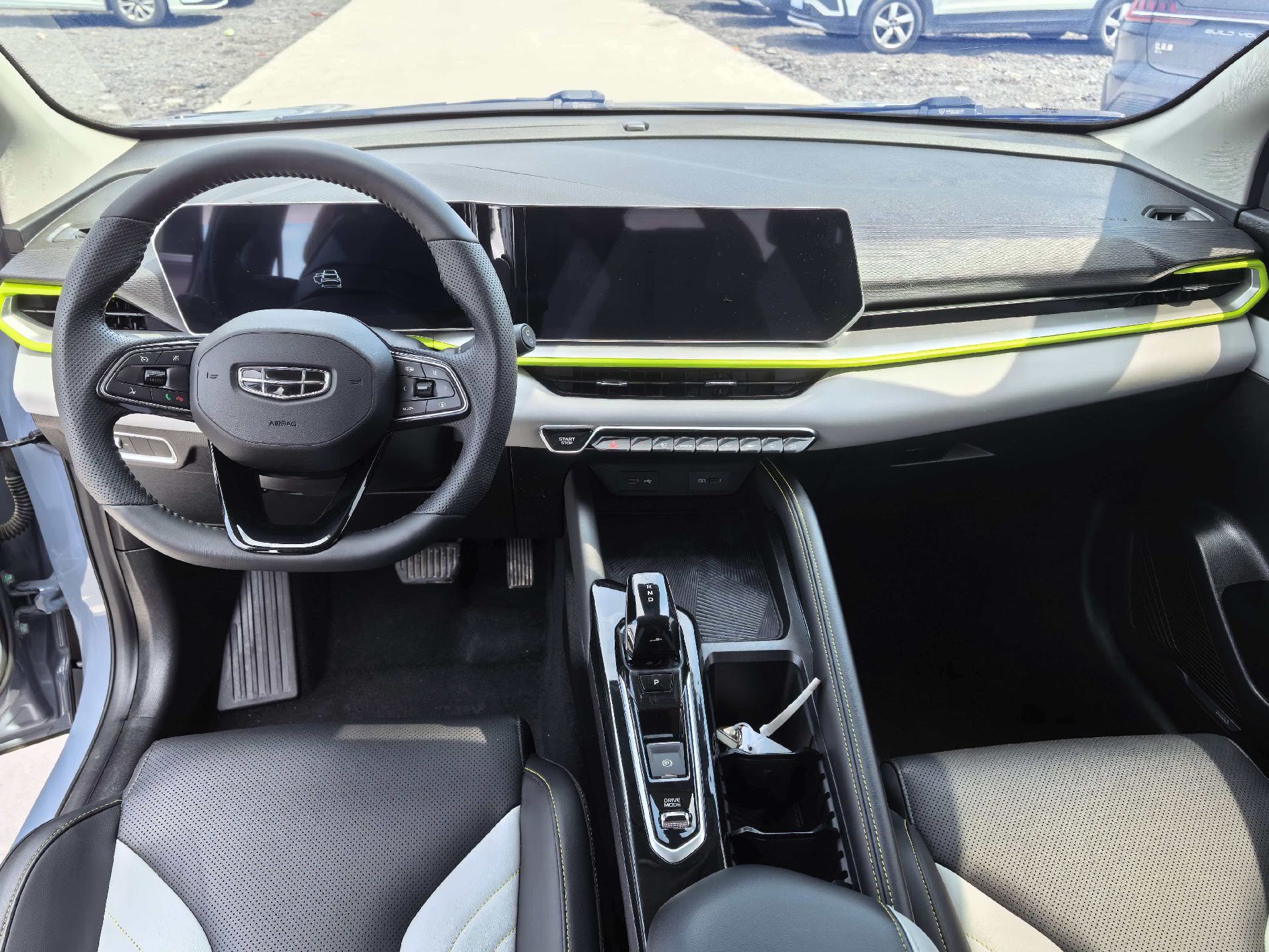 GEELY Coolray 2023 car image #4