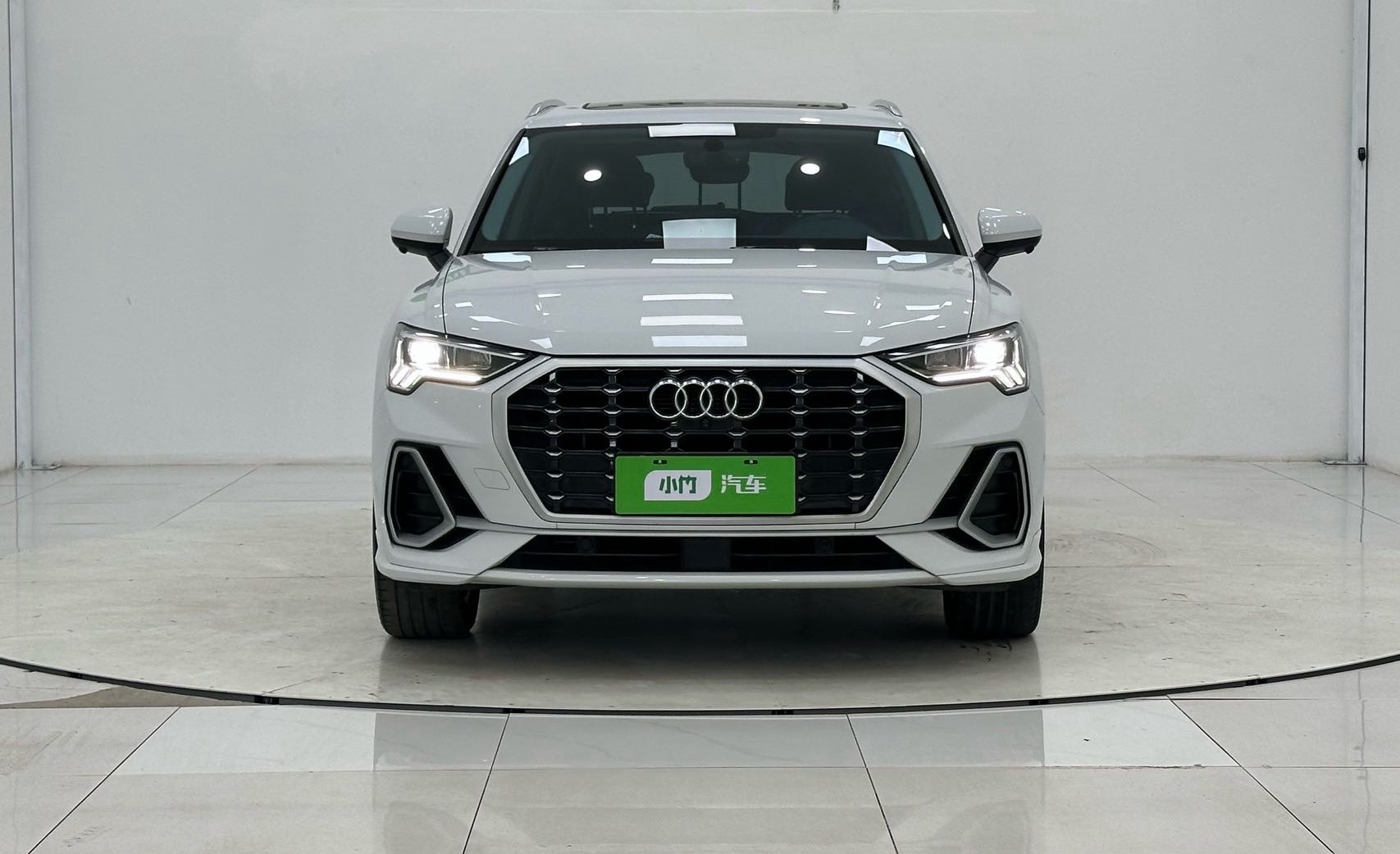 Audi Q3 2022 car image #2