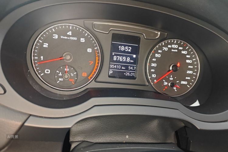 Audi Q3 2017 car image #14