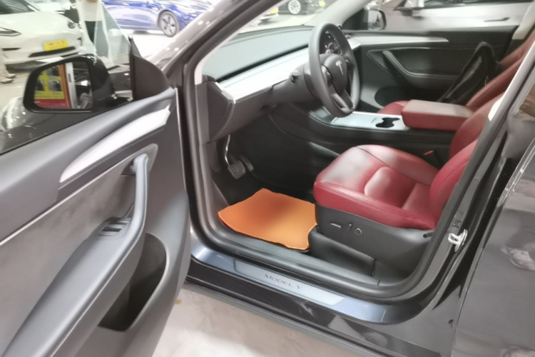 Tesla Model Y 2024 #16 Tesla Model Y 2024 car image #16