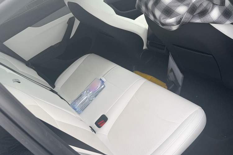 Tesla Model Y 2026 #22 Tesla Model Y 2026 car image #22