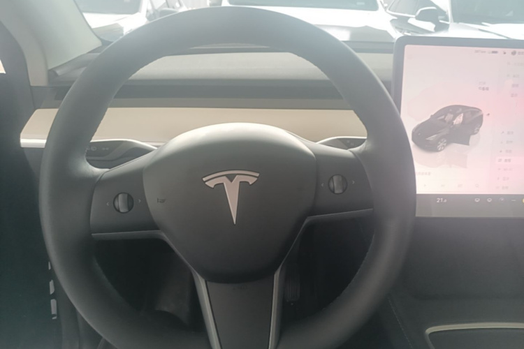 Tesla Model Y 2023 #11 Tesla Model Y 2023 car image #11