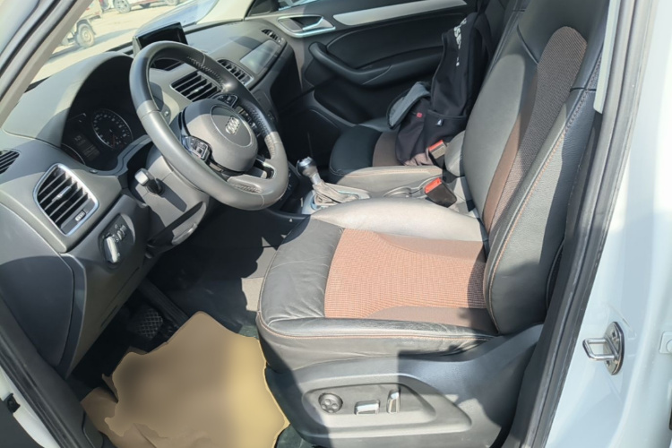 Audi Q3 2018 car image #15