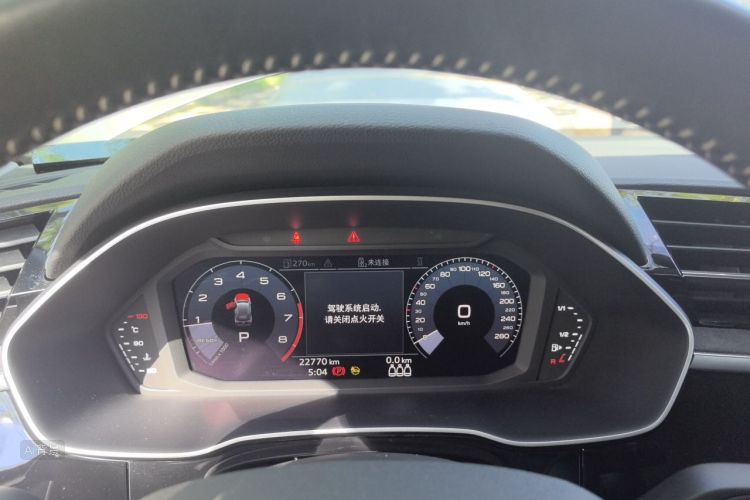Audi Q3 2021 car image #13
