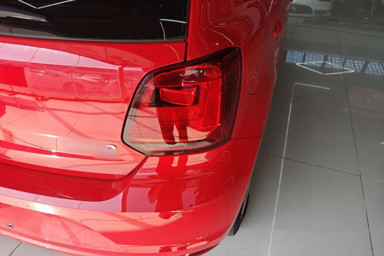 Volkswagen Polo 2016 car image #8